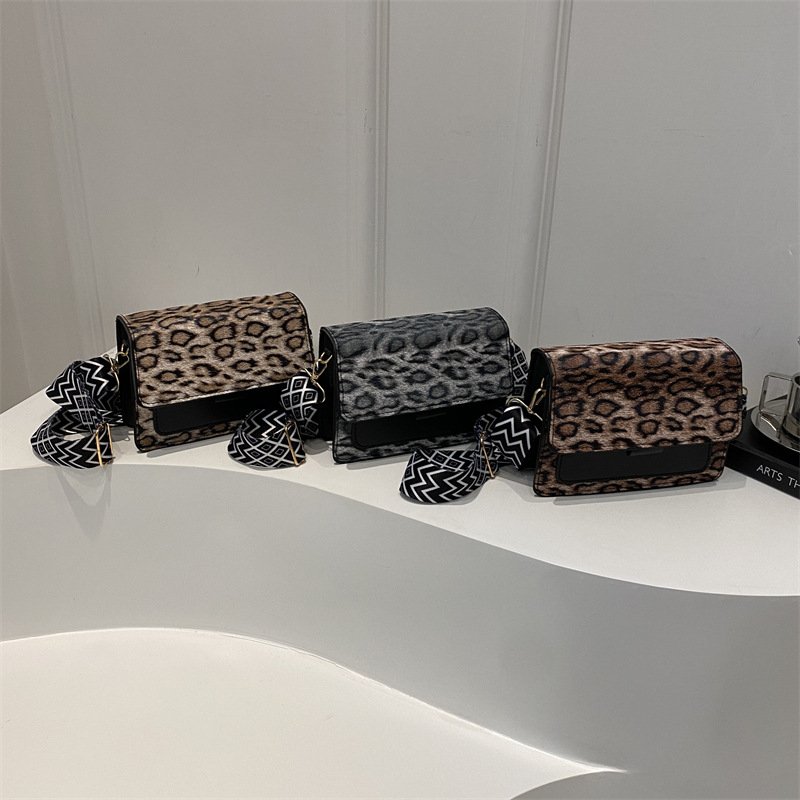 2023 Tote single shoulder handbag Trend Korean simple Contrast Ladies bag with large capacity