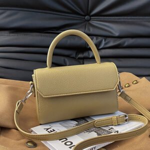 Korean 2024 New Fashion Messenger Bag Simple Portable Square Bag shoulder bag Ladies